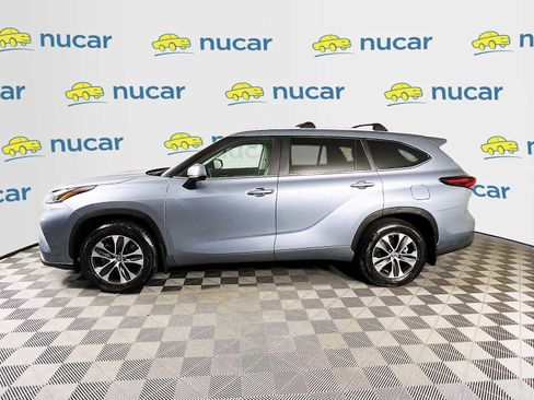 Used 2024 Toyota Highlander XLE image 4