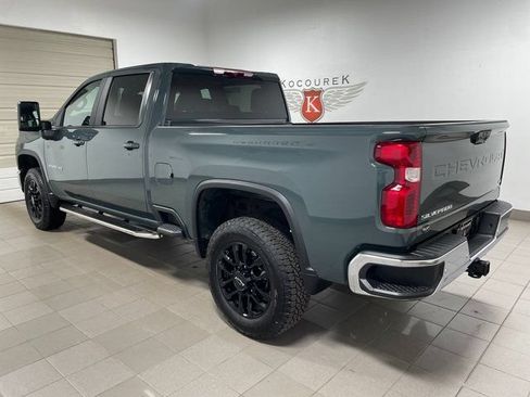 Used 2025 Chevrolet Silverado 2500 LT AWD/4WD image 4