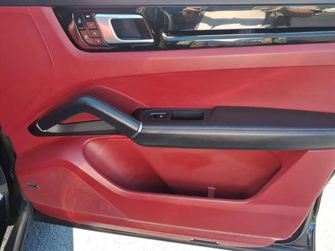 Used 2021 Porsche Cayenne S image 8