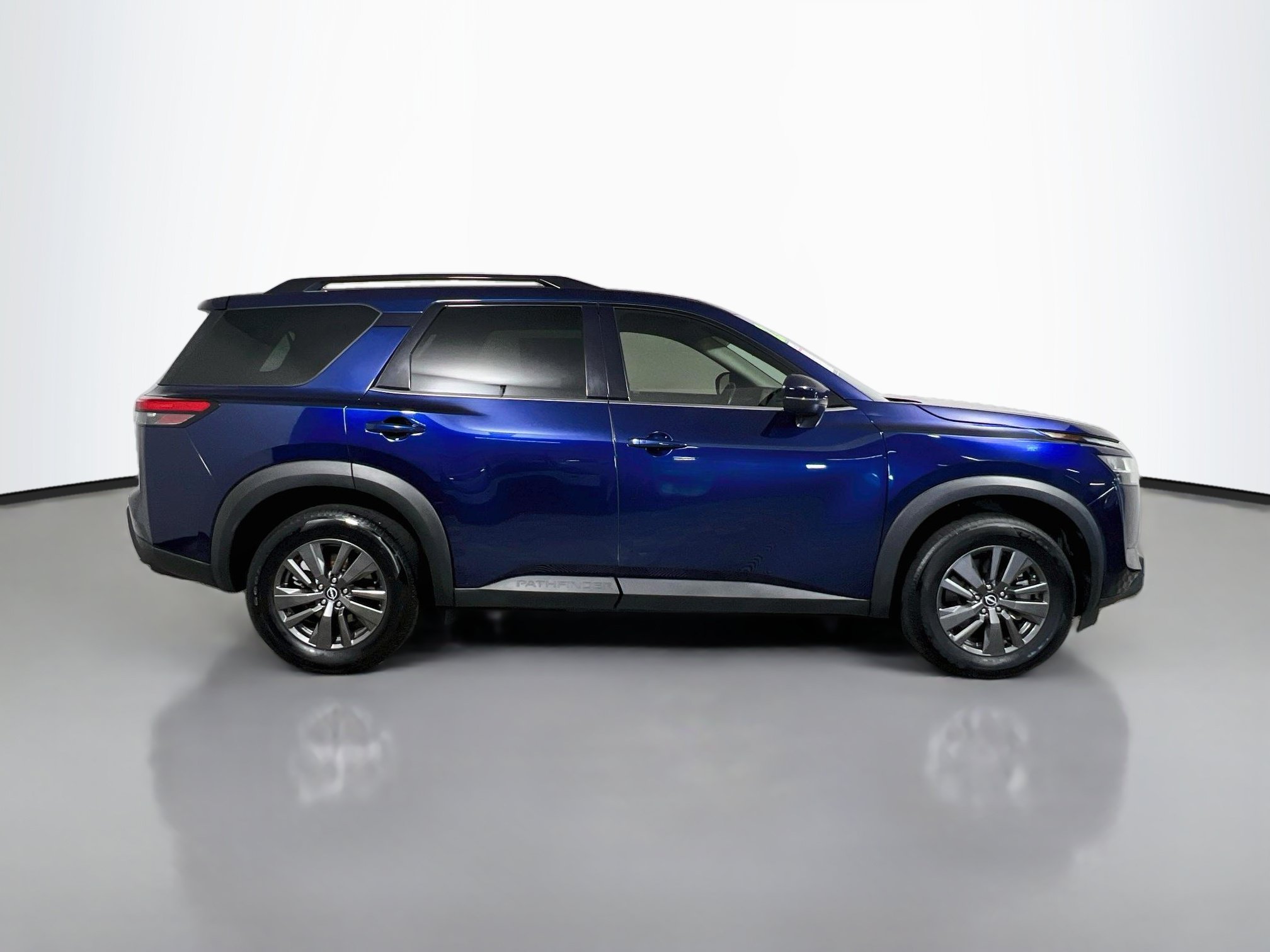 Used 2022 Nissan Pathfinder SV FWD image 3
