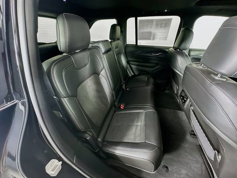 Certified 2024 Jeep Grand Cherokee Altitude AWD/4WD image 39