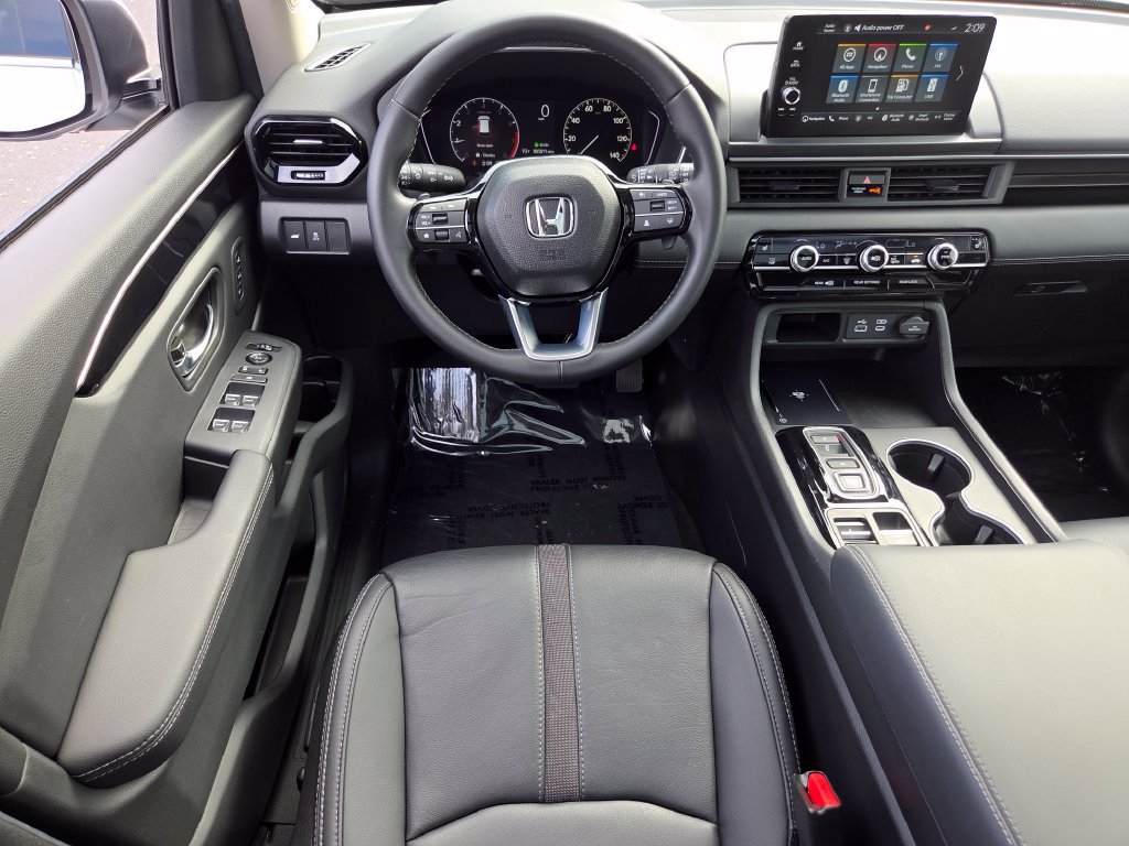Certified 2025 Honda Pilot Touring image 35