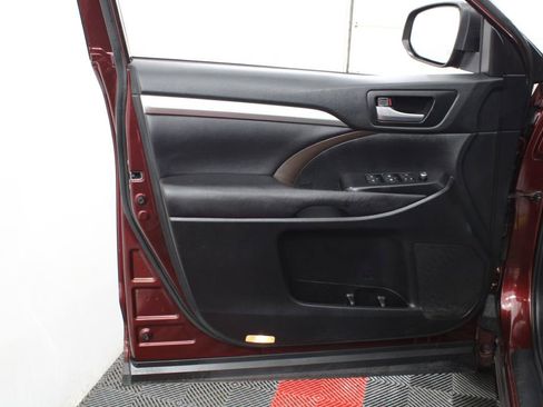Used 2017 Toyota Highlander XLE image 15