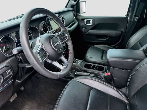 Used 2023 Jeep Wrangler Unlimited Sahara AWD/4WD image 25