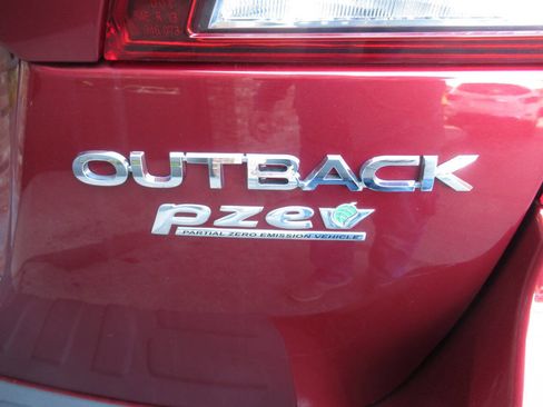 Used 2017 Subaru Outback 2.5i Limited AWD/4WD image 11