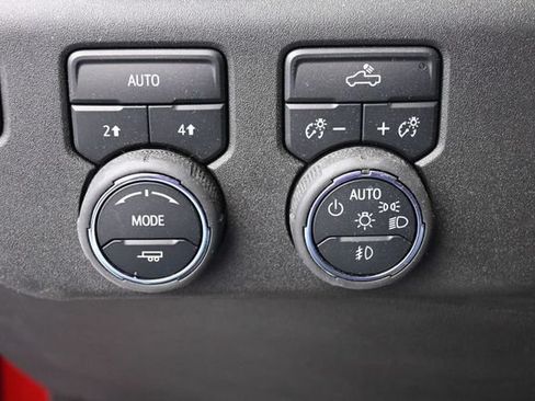 Used 2025 Chevrolet Silverado 1500 RST AWD/4WD image 34