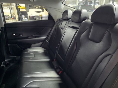 Certified 2025 Hyundai Elantra Limited image 14