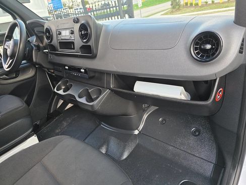 Used 2020 Mercedes-Benz Sprinter 2500 image 17