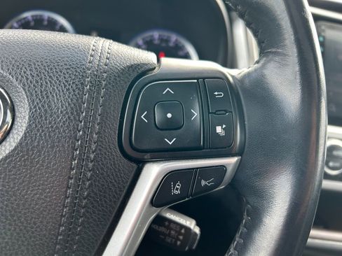 Used 2017 Toyota Highlander XLE image 17