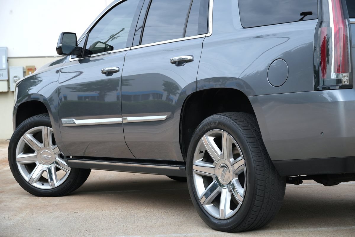 Used 2019 Cadillac Escalade Premium Luxury AWD/4WD image 33