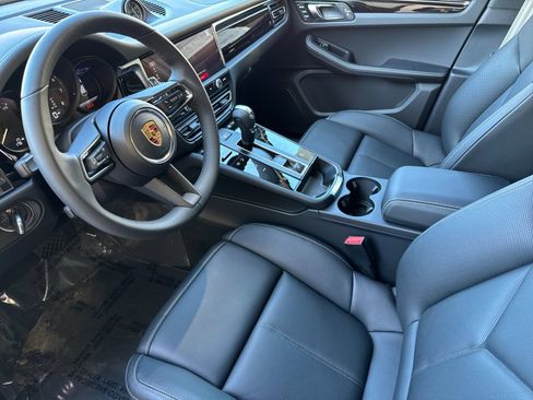 Certified 2026 Porsche Macan AWD/4WD image 4