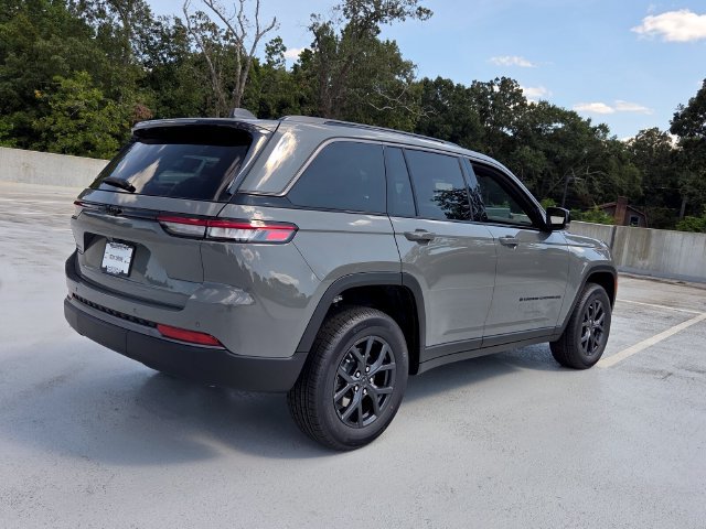 New 2027 Jeep Grand Cherokee Altitude RWD image 9