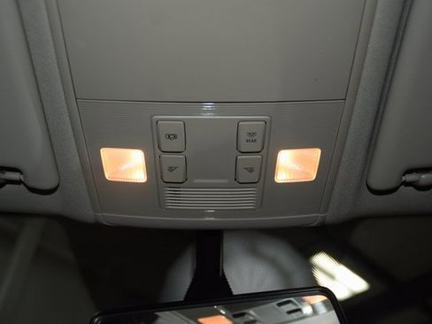 Used 2018 Volkswagen Atlas SE image 47