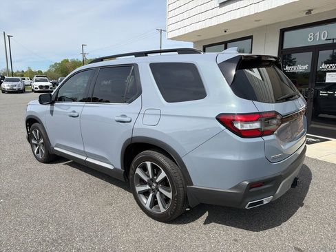 Used 2025 Honda Pilot Touring image 6