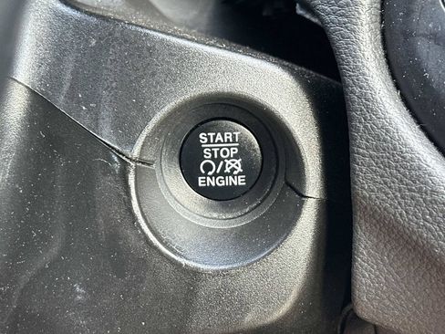 Used 2018 Jeep Compass Latitude w/ Popular Equipment Group FWD image 34
