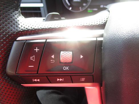 Used 2023 Mitsubishi Outlander SE image 26