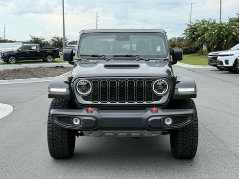 Used 2025 Jeep Gladiator Mojave w/ Convenience Group AWD/4WD image 8
