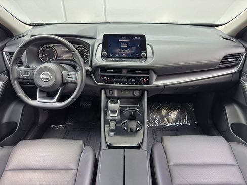Used 2024 Nissan Rogue SV w/ SV Premium Package FWD image 12