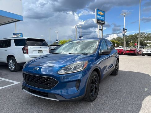 Used 2022 Ford Escape SE FWD image 1