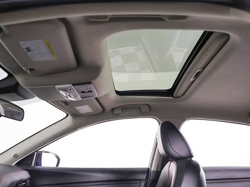 Used 2023 Nissan Sentra SR w/ SR Premium Package FWD image 22