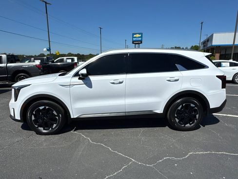Used 2025 Kia Sorento S FWD image 9