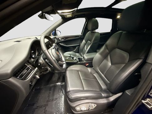Used 2024 Porsche Macan AWD/4WD image 24