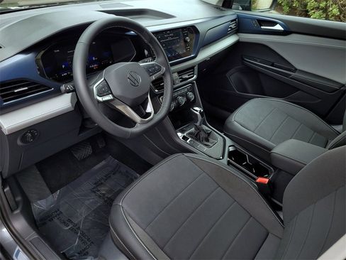 Used 2024 Volkswagen Taos SE image 9