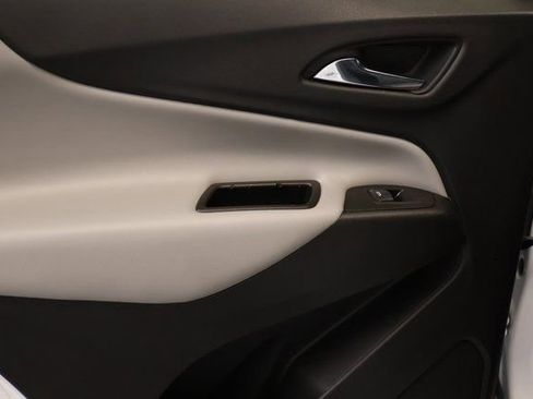 Used 2021 Chevrolet Equinox LS w/ LS Convenience Package image 29