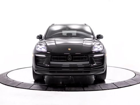 Certified 2026 Porsche Macan AWD/4WD image 10