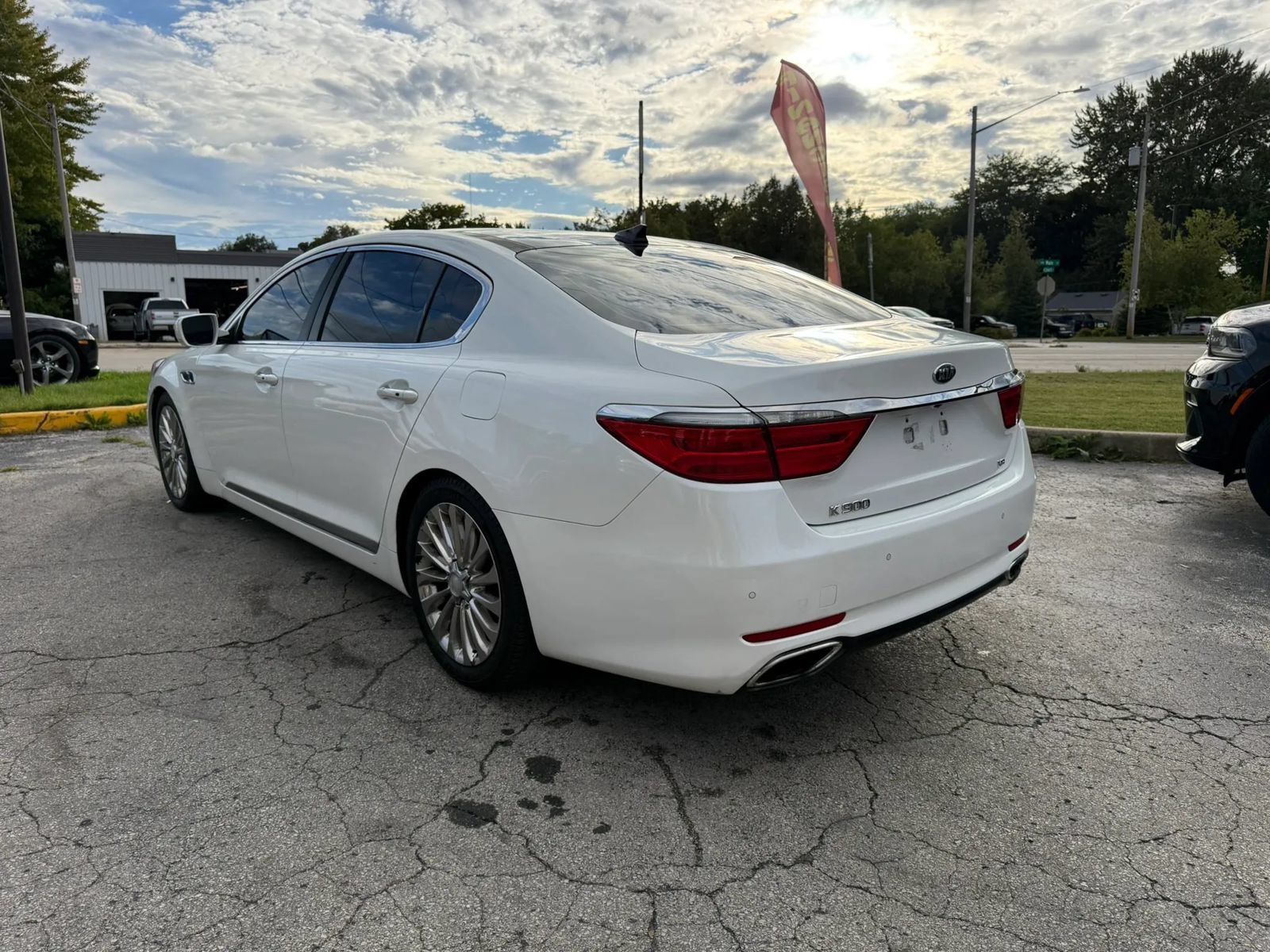 Used 2017 Kia K900 Luxury w/ VIP Plus Package RWD image 3