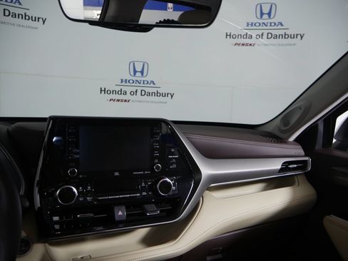 Used 2020 Toyota Highlander Limited AWD/4WD image 14