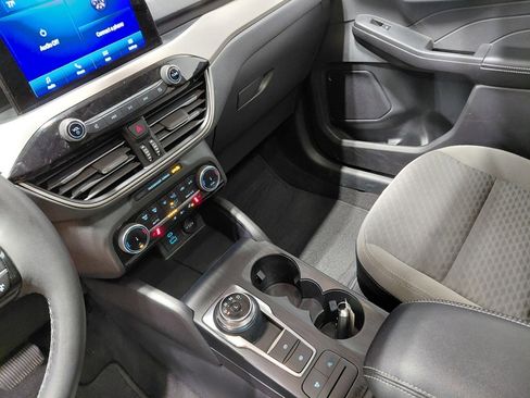 Certified 2022 Ford Escape SE w/ SE Sport Appearance Package image 27