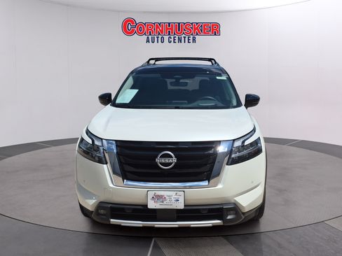 Used 2024 Nissan Pathfinder Platinum AWD/4WD image 3