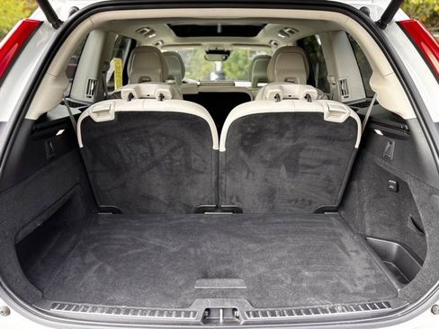 Used 2021 Volvo XC90 T6 Momentum image 25