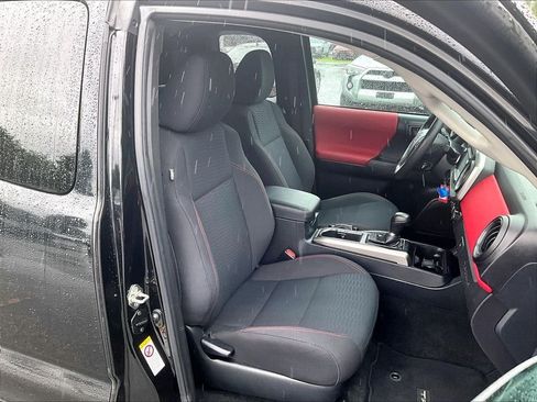 Used 2019 Toyota Tacoma SR5 AWD/4WD image 11