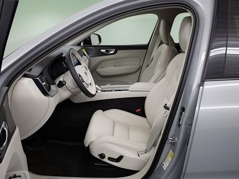 Certified 2024 Volvo XC60 T8 Ultimate w/ Protection Package Premier image 3