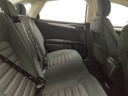 Used 2018 Ford Fusion SE FWD image 19