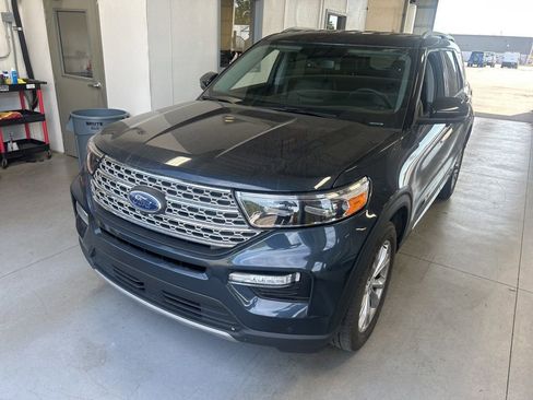 Used 2023 Ford Explorer Limited w/ Equipment Group 301A AWD/4WD image 2