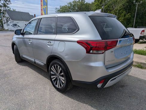 Used 2020 Mitsubishi Outlander SE FWD image 3