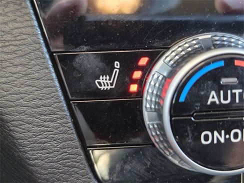 Used 2024 Mitsubishi Outlander SE image 25