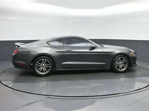 Used 2017 Ford Mustang GT RWD image 8