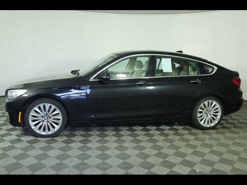 Used 2017 BMW 535i Gran Turismo RWD image 12