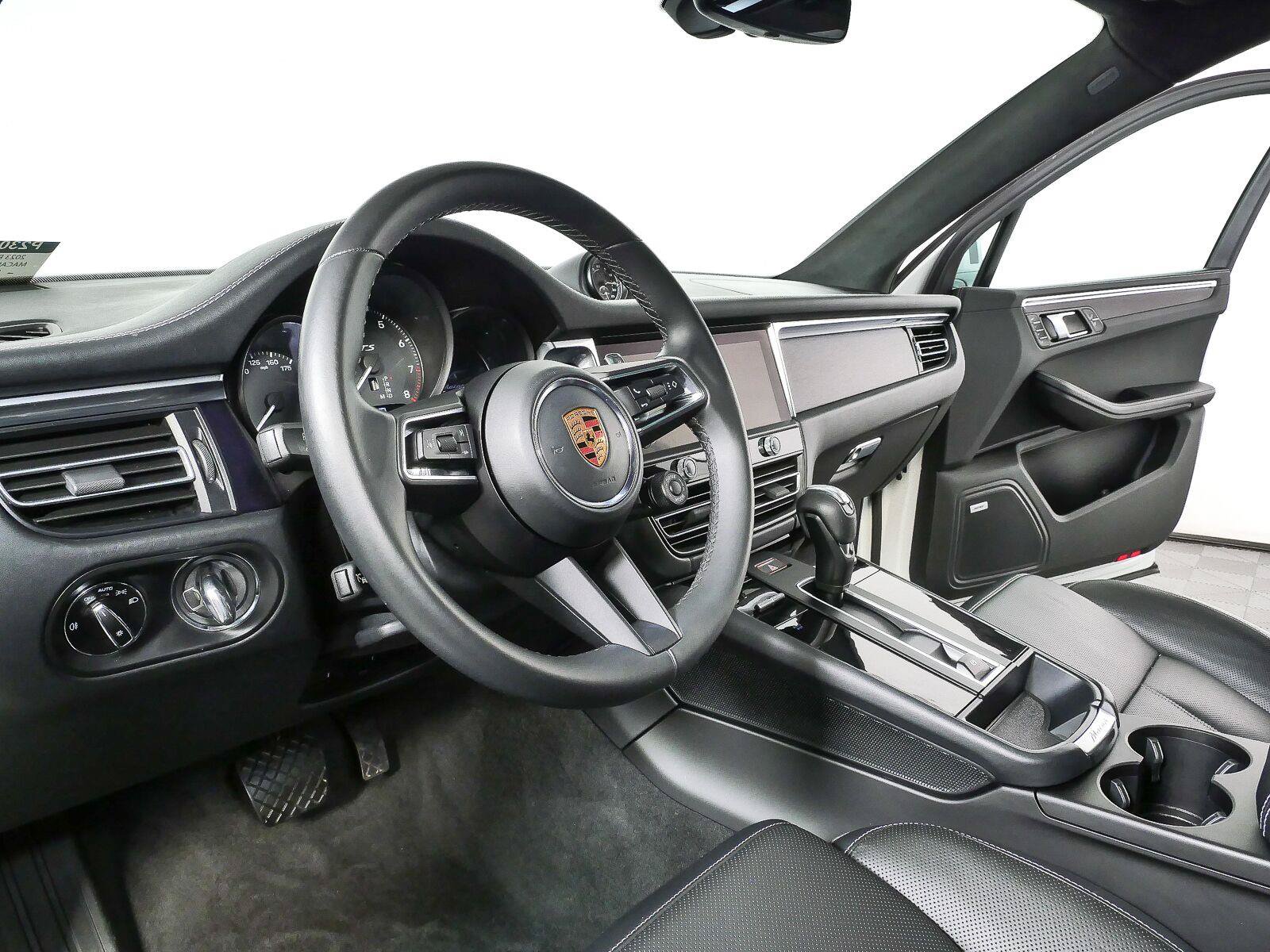 Certified 2023 Porsche Macan GTS AWD/4WD image 4