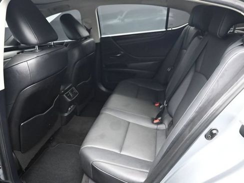 Used 2023 Lexus ES 350 w/ Premium Package FWD image 9