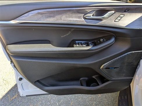 Used 2021 Jeep Grand Cherokee L Overland w/ Luxury Tech Group IV image 11