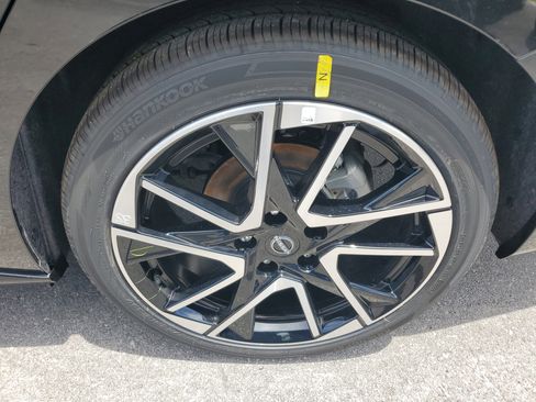 New 2025 Nissan Sentra SR w/ SR Premium Package image 8