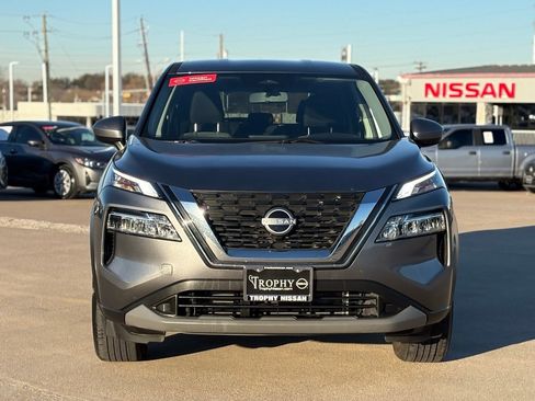Certified 2023 Nissan Rogue SV image 3