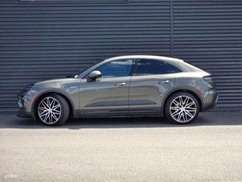 Certified 2025 Porsche Macan 4 Electric AWD/4WD image 2