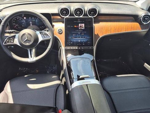 Used 2025 Mercedes-Benz GLC 350e 4MATIC image 18
