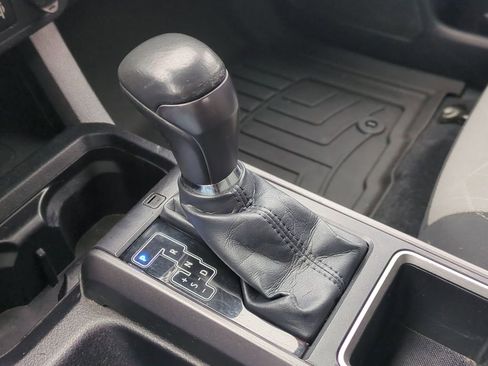 Used 2022 Toyota Tacoma TRD Off-Road image 15